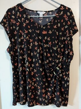 Liz Claiborne Black Short Sleeve Floral Knot Top